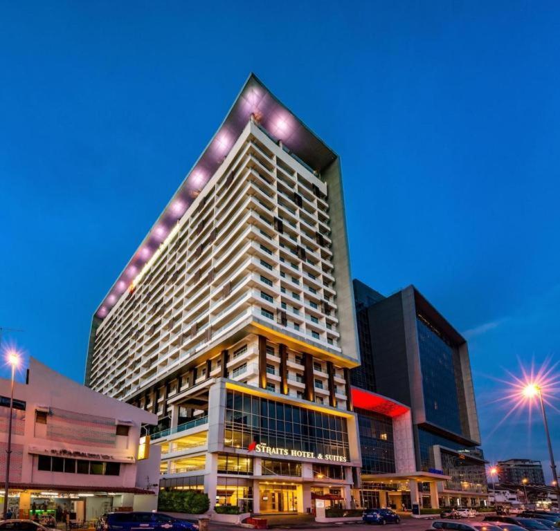 The Straits Suites By Ciconia Malacca Εξωτερικό φωτογραφία