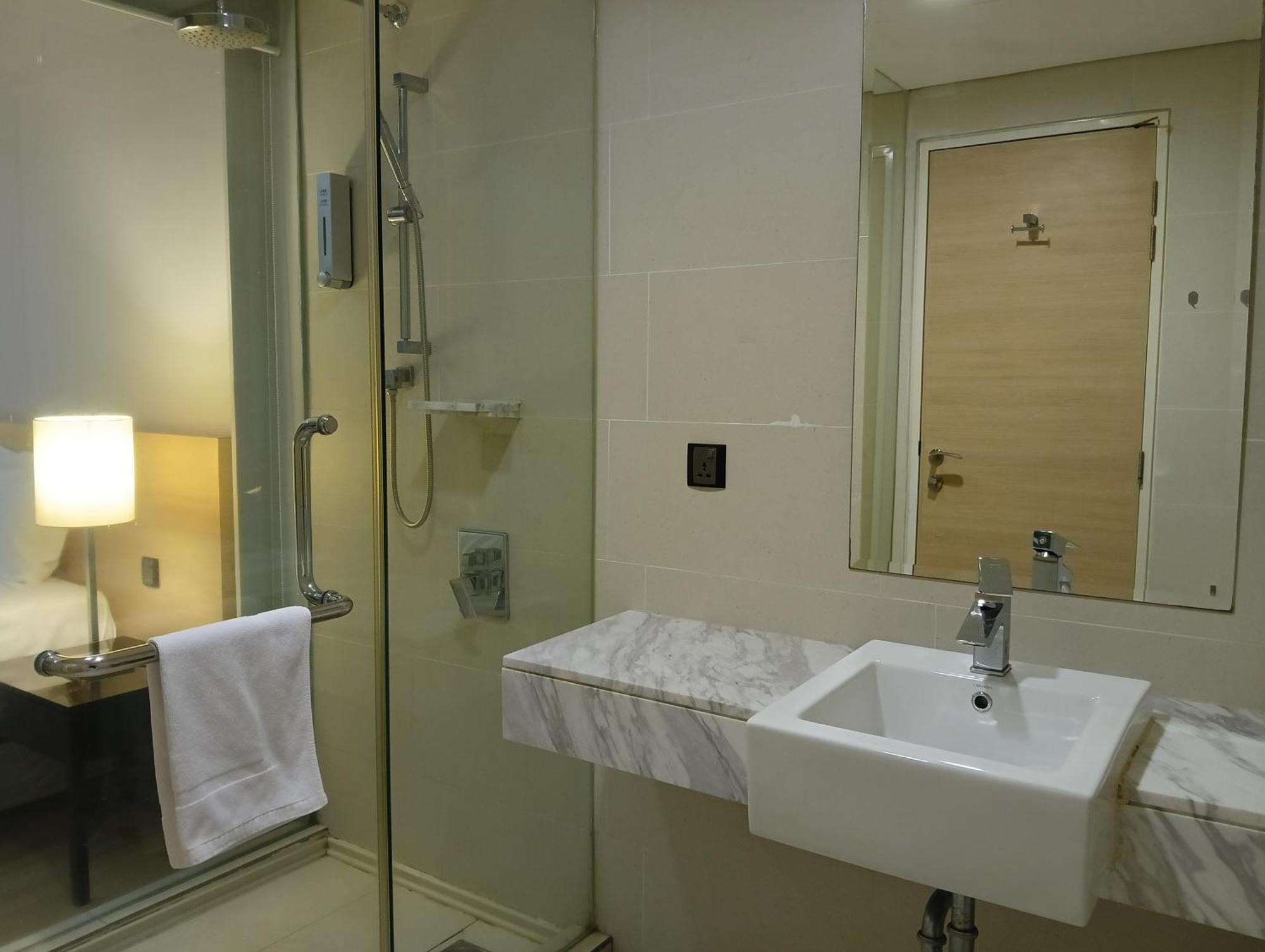 The Straits Suites By Ciconia Malacca Εξωτερικό φωτογραφία