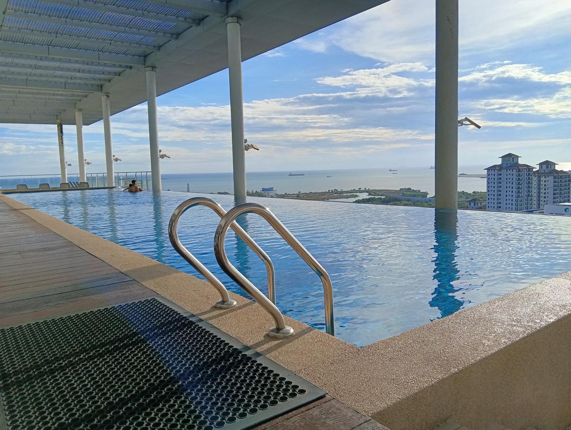 The Straits Suites By Ciconia Malacca Εξωτερικό φωτογραφία