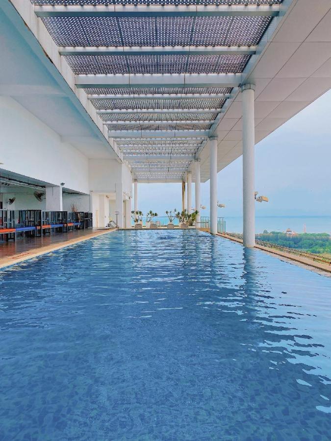 The Straits Suites By Ciconia Malacca Εξωτερικό φωτογραφία